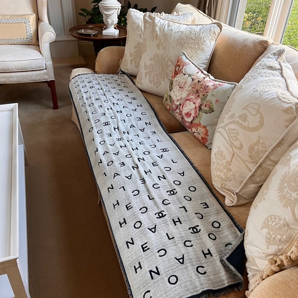 Authentic Chanel scarf two sided. Very beautiful and unique. - Picture 5 of 15